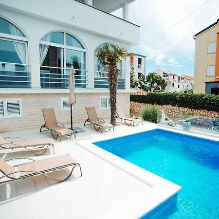Apartments Sun Dance With Heated Pool Новаля Екстериор снимка