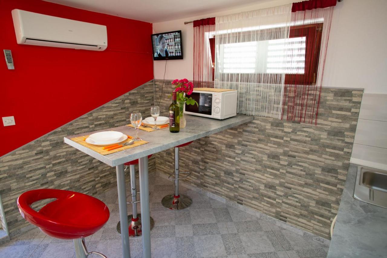 Apartments Sun Dance With Heated Pool Новаля Екстериор снимка