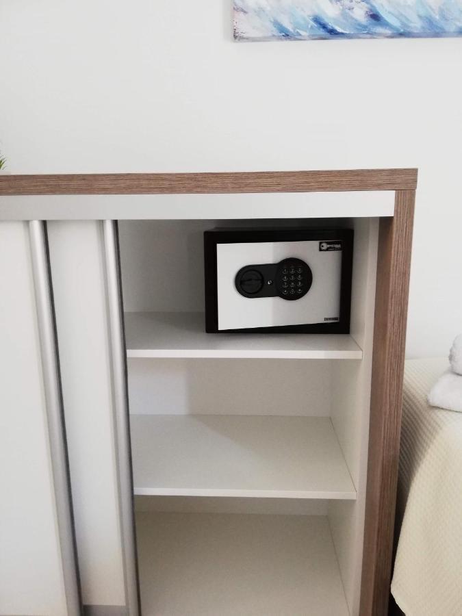 Apartments Sun Dance With Heated Pool Новаля Екстериор снимка