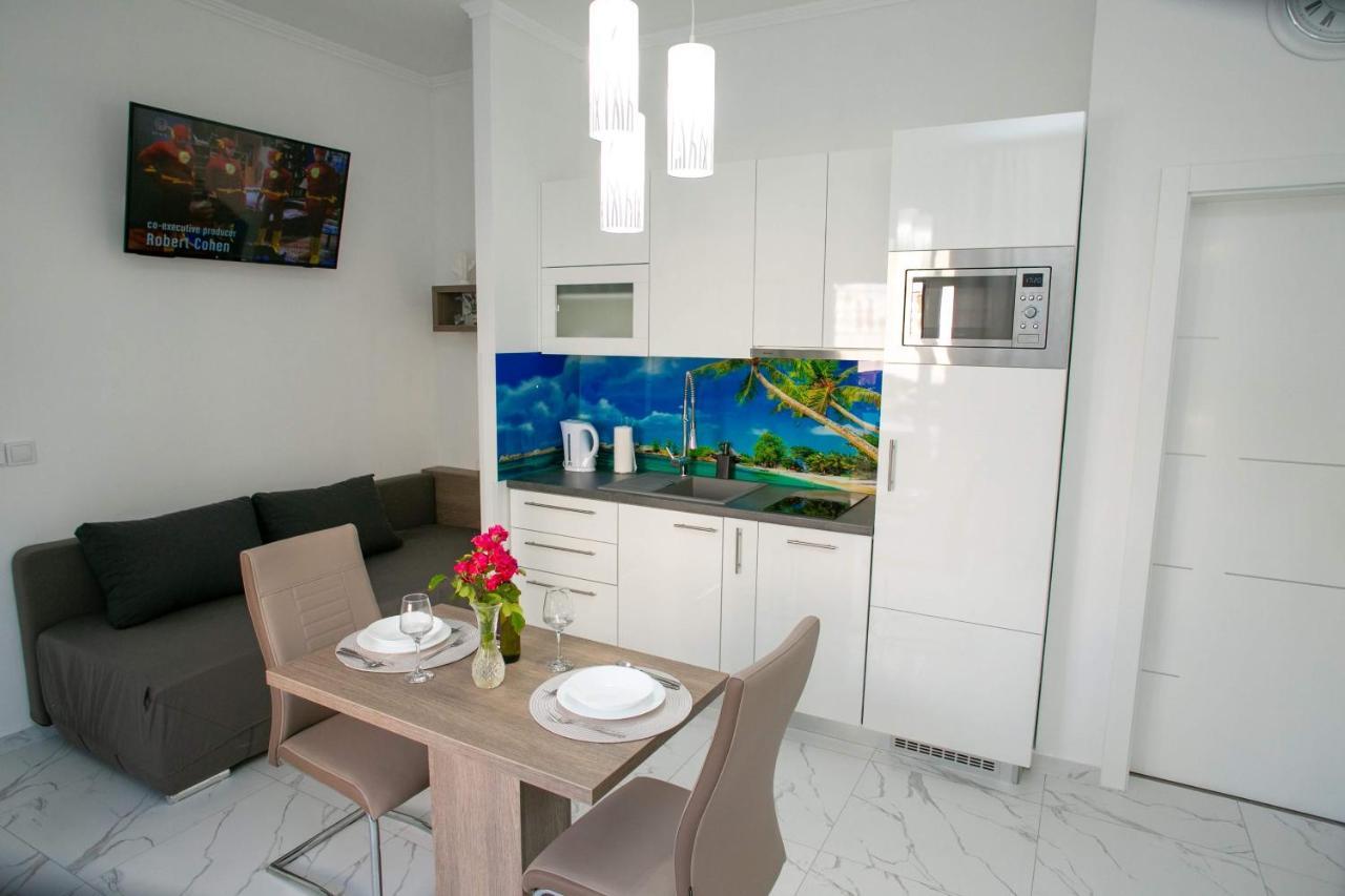 Apartments Sun Dance With Heated Pool Новаля Екстериор снимка
