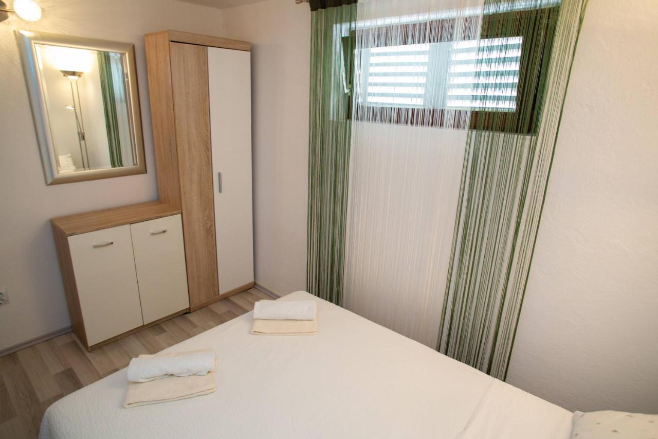 Apartments Sun Dance With Heated Pool Новаля Екстериор снимка