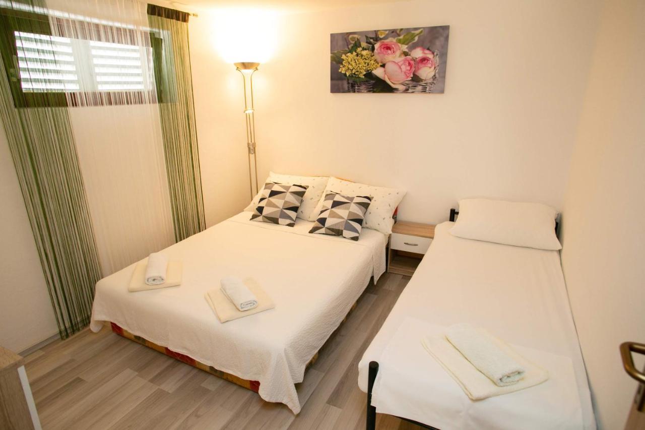 Apartments Sun Dance With Heated Pool Новаля Екстериор снимка