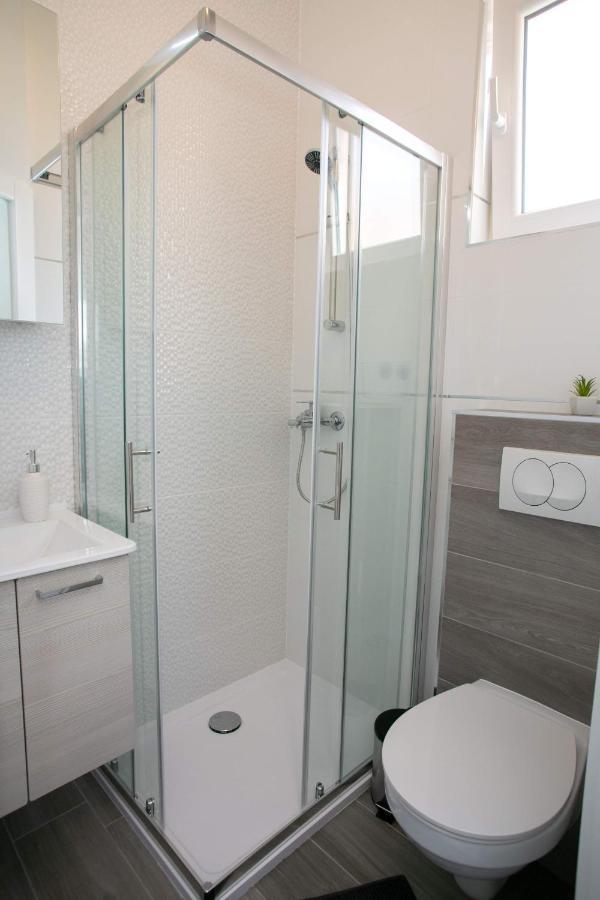 Apartments Sun Dance With Heated Pool Новаля Екстериор снимка