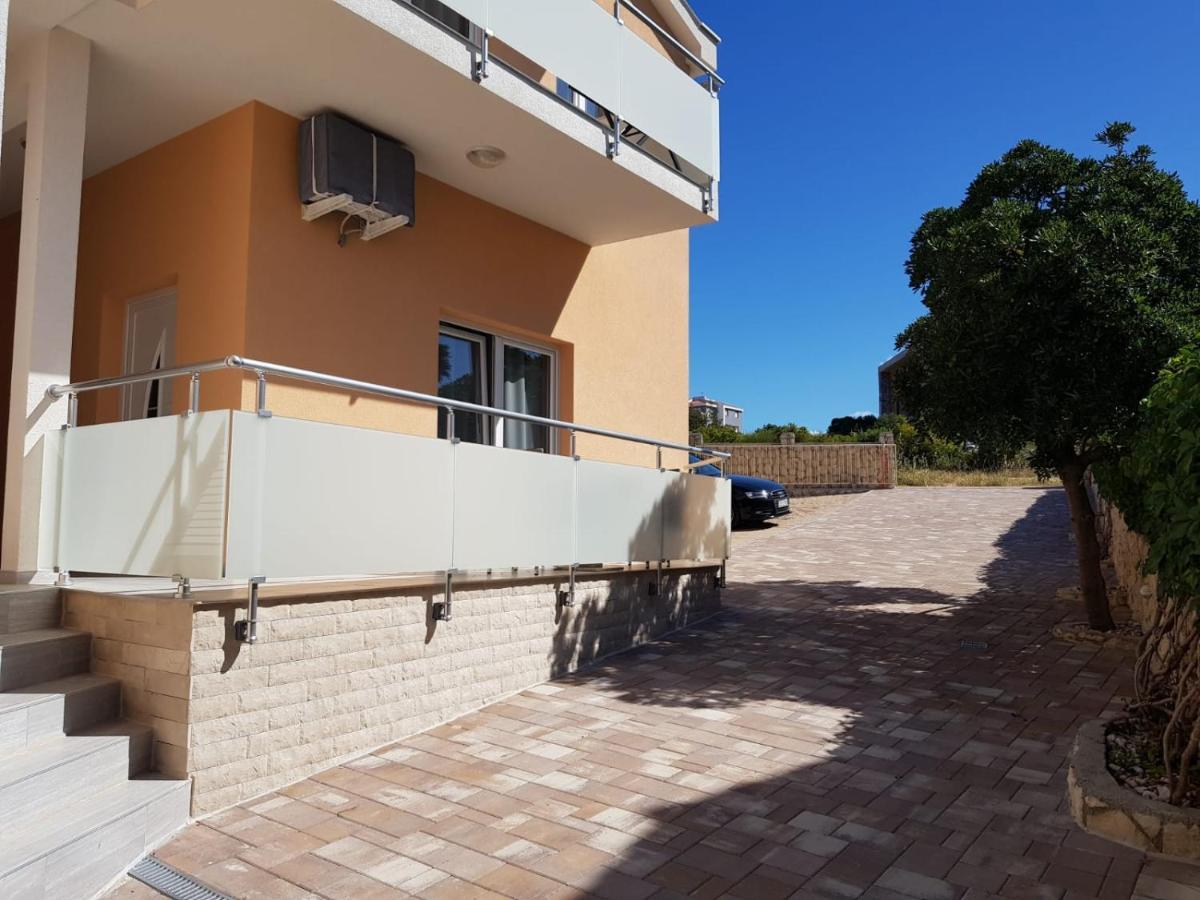 Apartments Sun Dance With Heated Pool Новаля Екстериор снимка