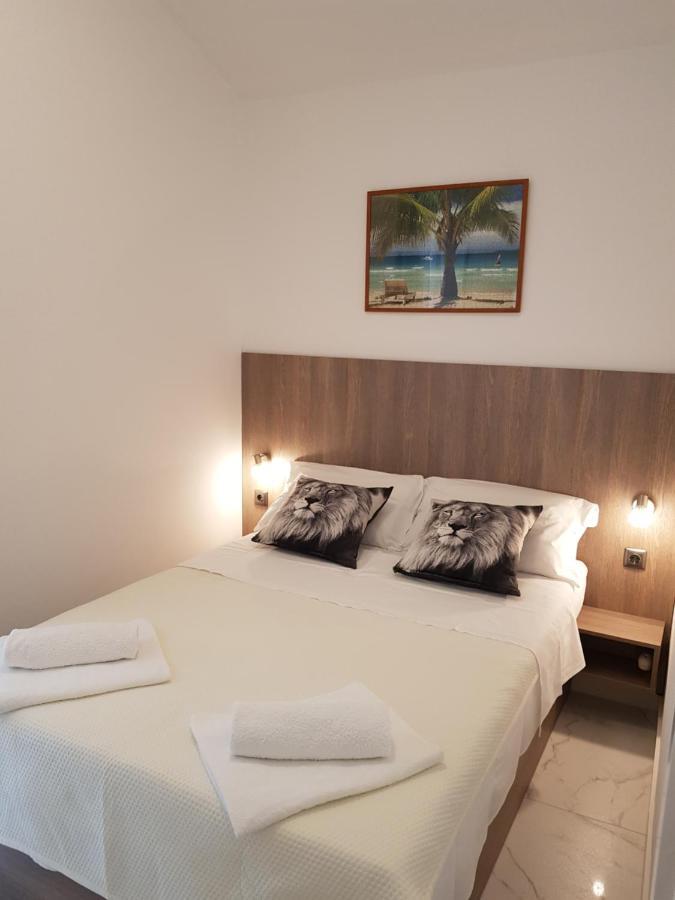 Apartments Sun Dance With Heated Pool Новаля Екстериор снимка