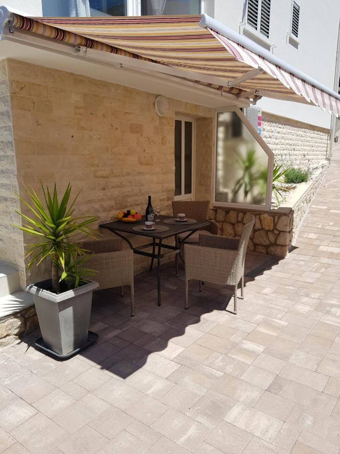 Apartments Sun Dance With Heated Pool Новаля Екстериор снимка