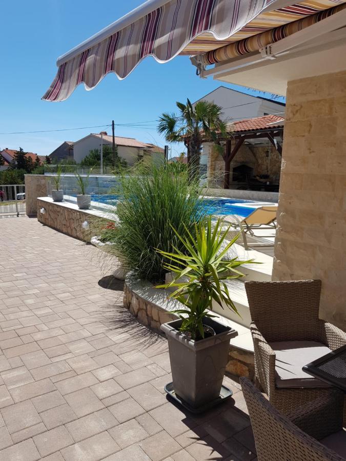 Apartments Sun Dance With Heated Pool Новаля Екстериор снимка