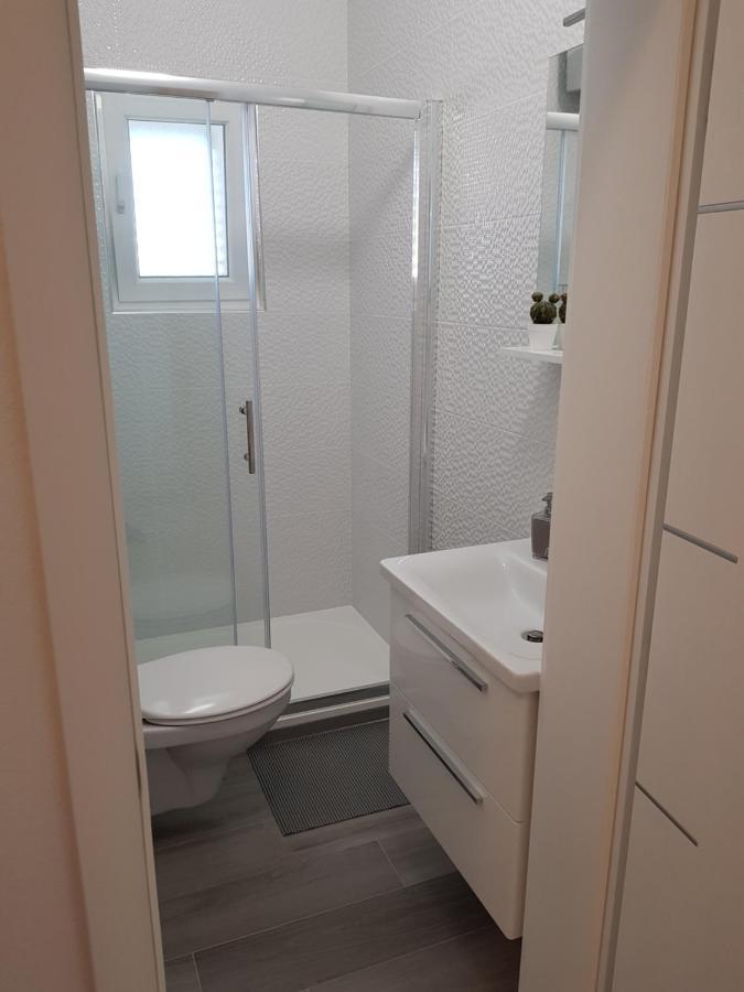 Apartments Sun Dance With Heated Pool Новаля Екстериор снимка