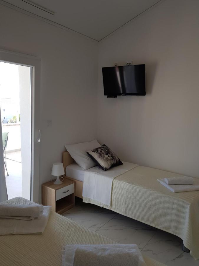 Apartments Sun Dance With Heated Pool Новаля Екстериор снимка