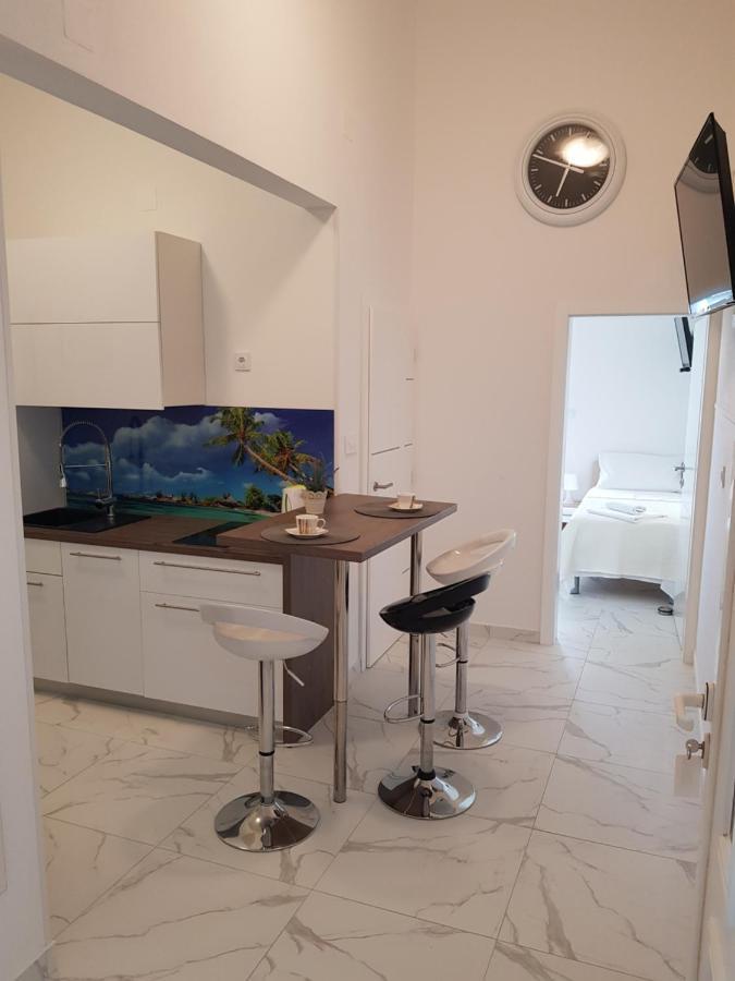 Apartments Sun Dance With Heated Pool Новаля Екстериор снимка