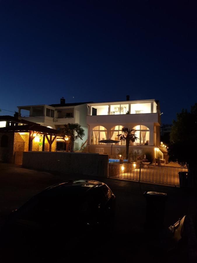 Apartments Sun Dance With Heated Pool Новаля Екстериор снимка