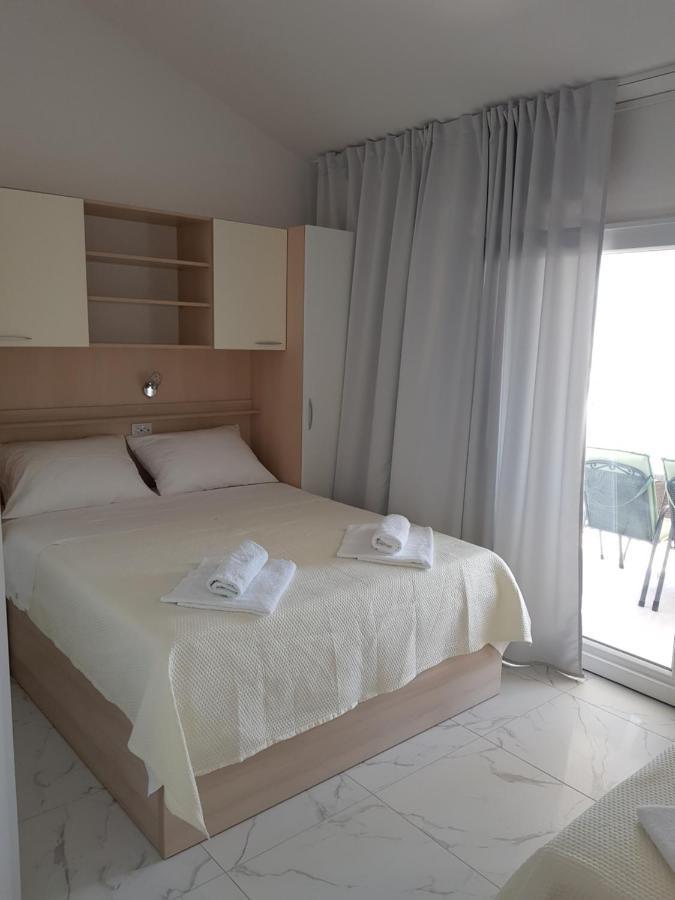 Apartments Sun Dance With Heated Pool Новаля Екстериор снимка