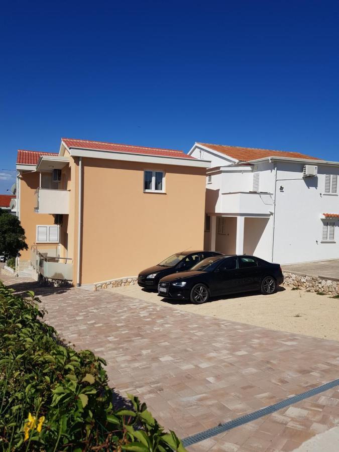 Apartments Sun Dance With Heated Pool Новаля Екстериор снимка