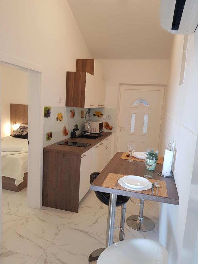 Apartments Sun Dance With Heated Pool Новаля Екстериор снимка