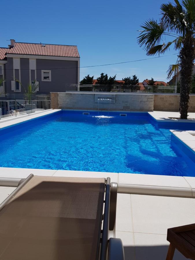 Apartments Sun Dance With Heated Pool Новаля Екстериор снимка