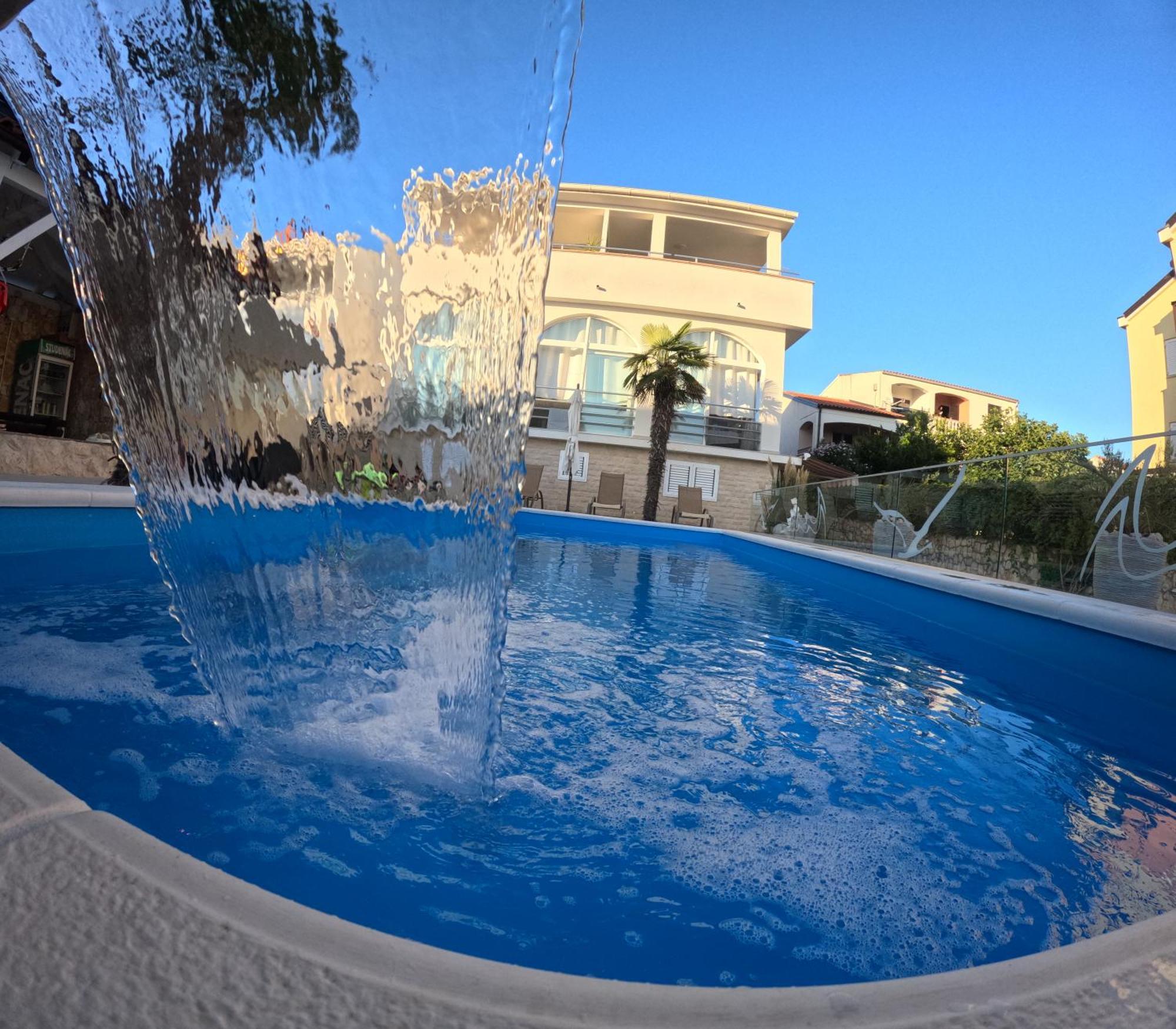 Apartments Sun Dance With Heated Pool Новаля Екстериор снимка