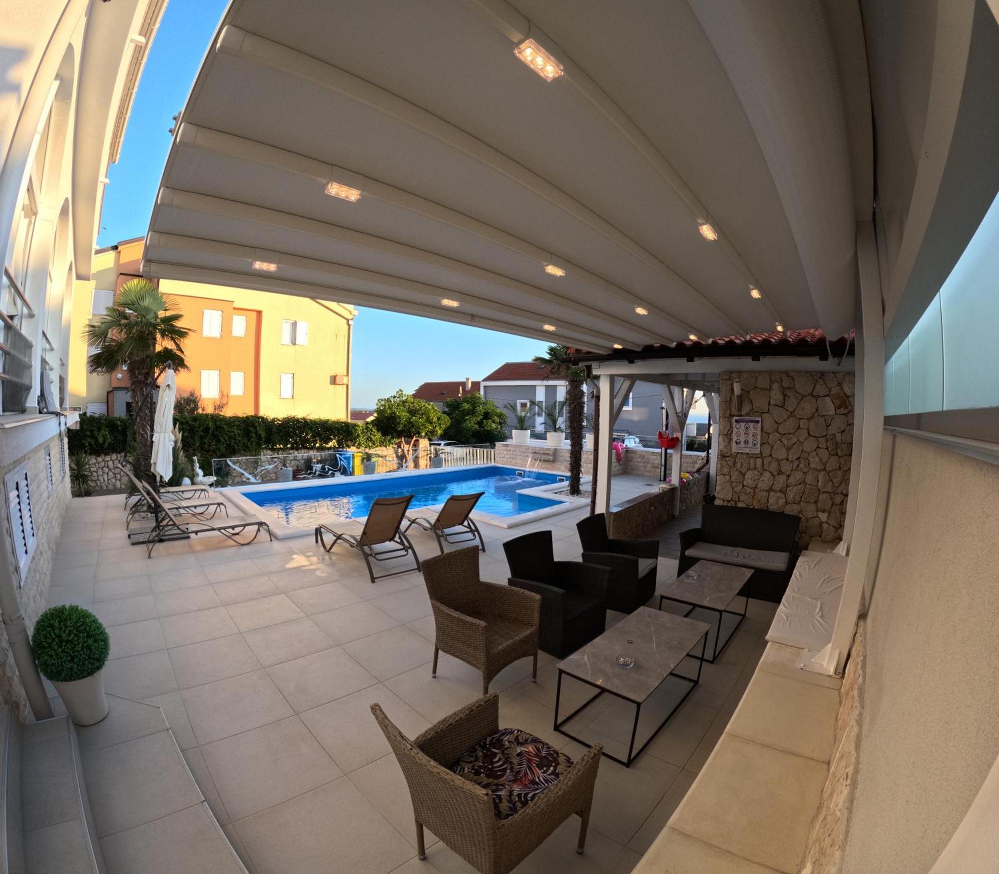 Apartments Sun Dance With Heated Pool Новаля Екстериор снимка
